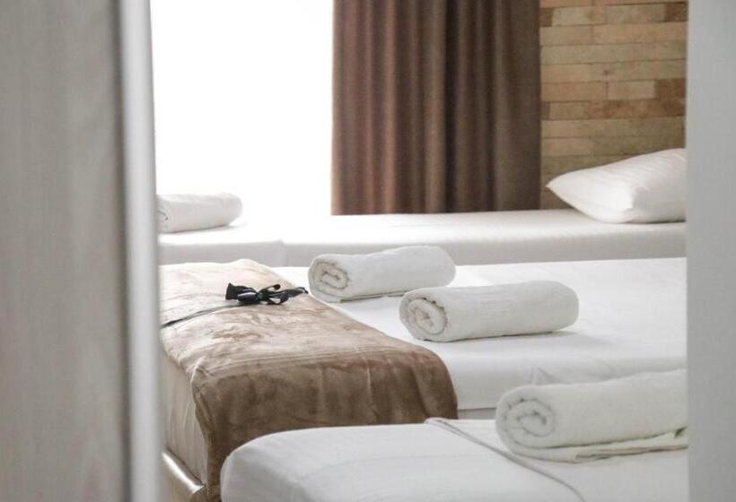 اتاق استاندارد چهارنفره با بالکن, Imperial Resort