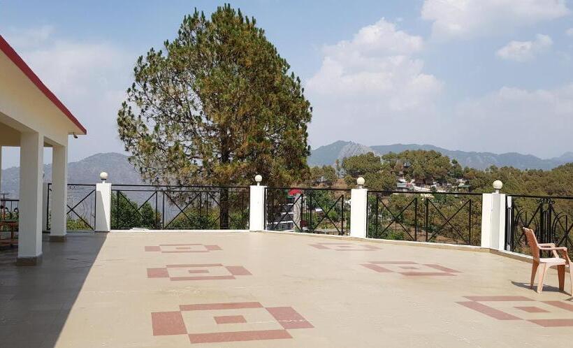 סוויטה עם טרסה, Garhwali Inn