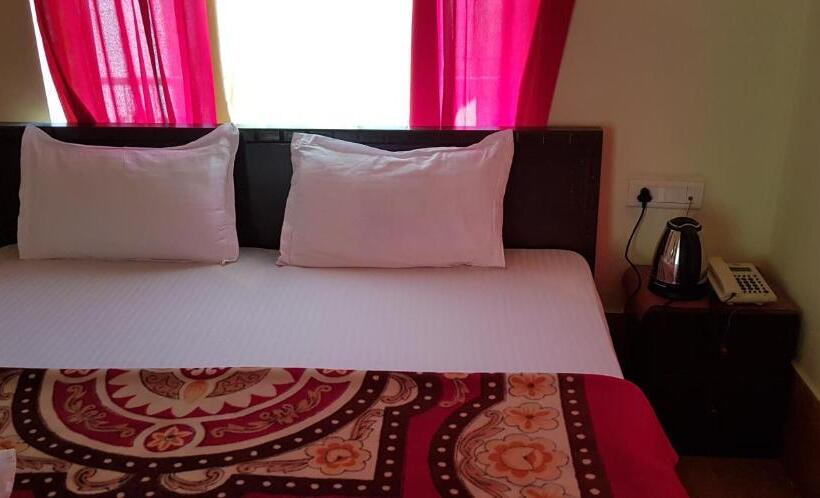 סוויטה עם טרסה, Garhwali Inn
