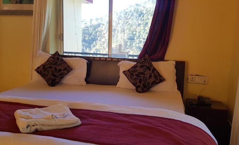 סוויטה עם טרסה, Garhwali Inn
