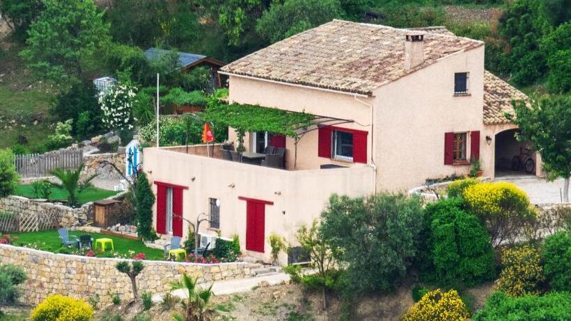 Номер Стандарт, B&b L'estuve Provencale