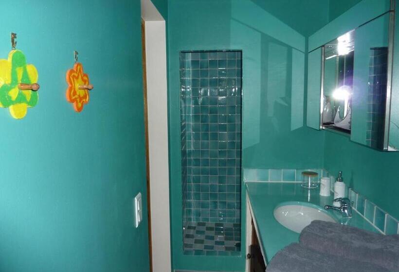 Номер Стандарт Вид на Горы, B&b L'estuve Provencale