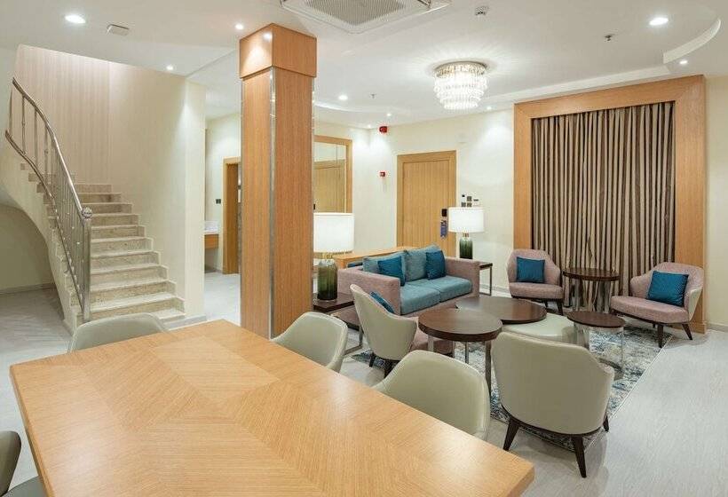 Вилла 4 Спальни, Radisson Blu Hotel, Buraidah