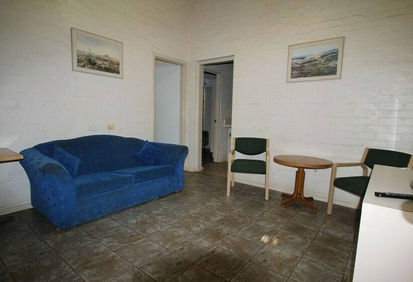 اتاق خانوادگی, The Port Hedland Walkabout Motel