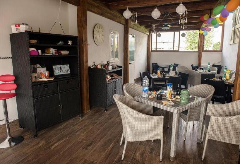 اتاق استاندارد با چشم‌انداز استخر, B&b S Home