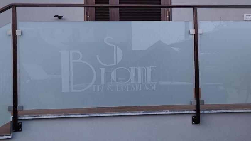 اتاق استاندارد چهارنفره با سرویس بهداشتی مشترک, B&b S Home
