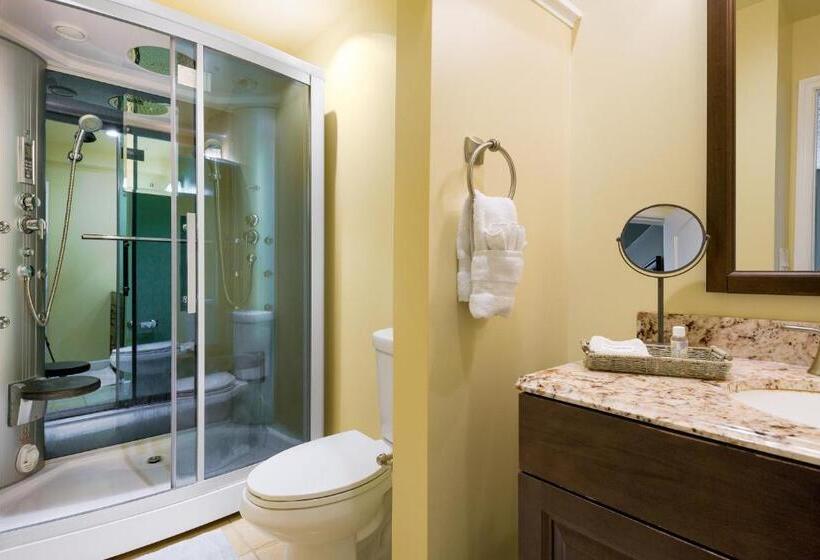 Deluxe Suite King Bed, At Journey S End