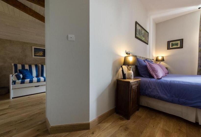 آپارتمان یک خوابه با دری مشترک که هال را جدا می کند., Maison De La Garenne & Spa