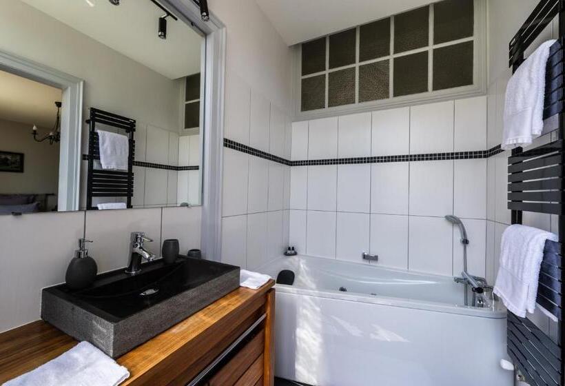 آپارتمان یک خوابه با دری مشترک که هال را جدا می کند., Maison De La Garenne & Spa