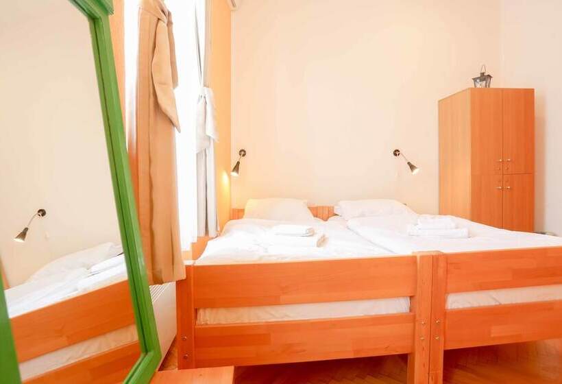 اتاق استاندارد با چشم‌انداز شهر, Pigeon Square Rooms