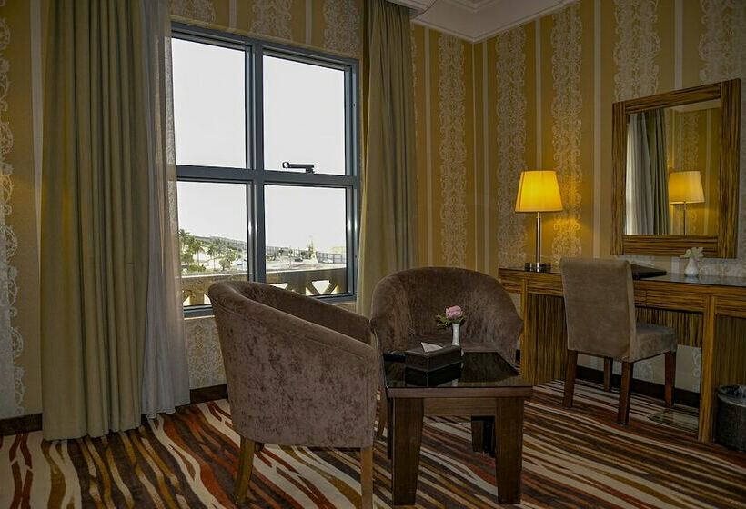 غرفة قياسية مطلة على المدينة, Crown Town
