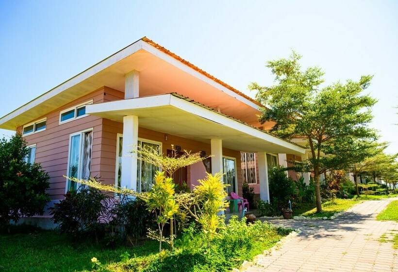 تختخواب در اتاق مشترک, Lover View Pool Bar & Bungalows