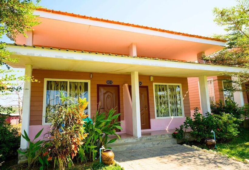تختخواب در اتاق مشترک, Lover View Pool Bar & Bungalows