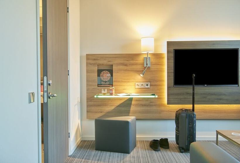 Семейный Номер, Moxy London Heathrow Airport