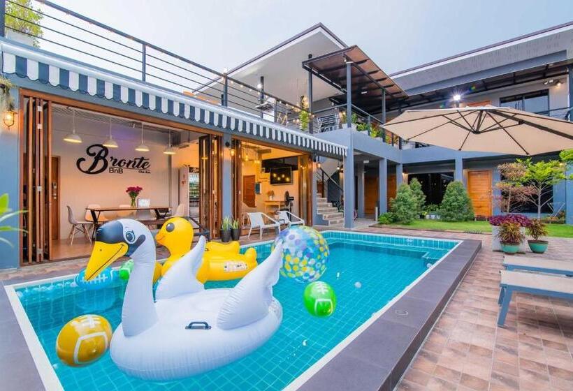 ویلای یک اتاق خوابه با استخر شنا, Bronte Bnb