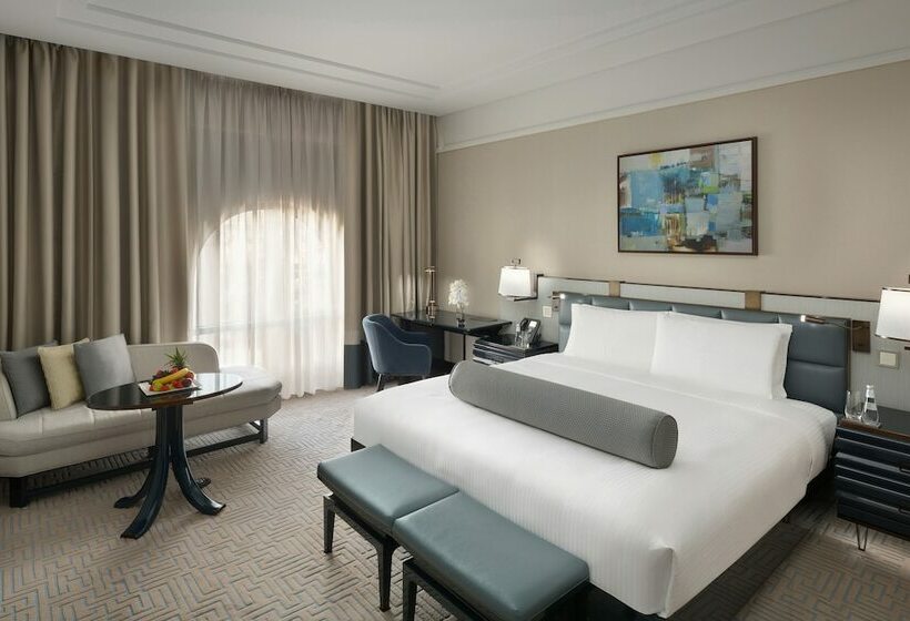 Quarto deluxe, The Hotel Galleria Jeddah, Curio Collection By Hilton