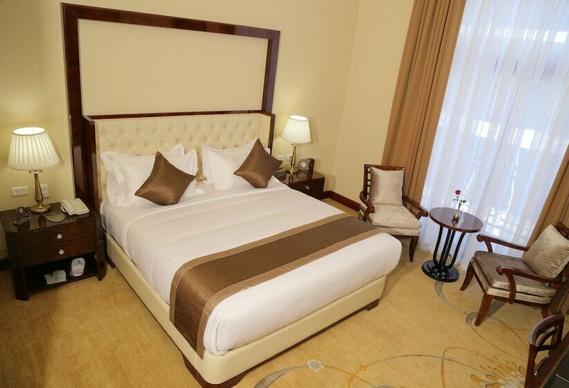 اتاق لوکس, Sapphire Addis