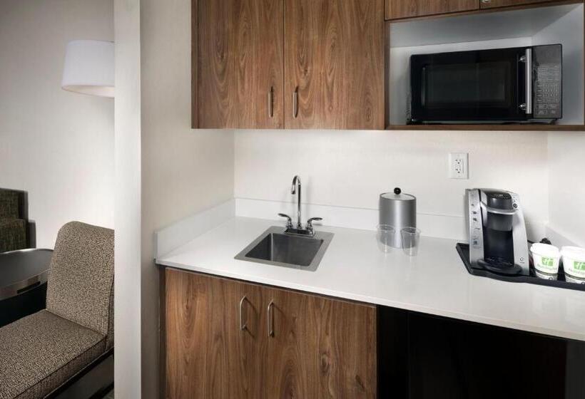 Люкс Адаптированный для Инвалидов, Holiday Inn & Suites Arden   Asheville Airport, An Ihg