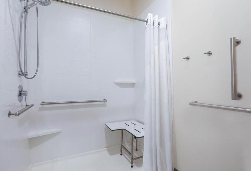 身障者適用キングサイズベッドルーム, Holiday Inn & Suites Sioux Falls   Airport, An Ihg