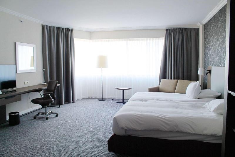 キングサイズベッドのスイートルーム, Holiday Inn & Suites Sioux Falls   Airport, An Ihg