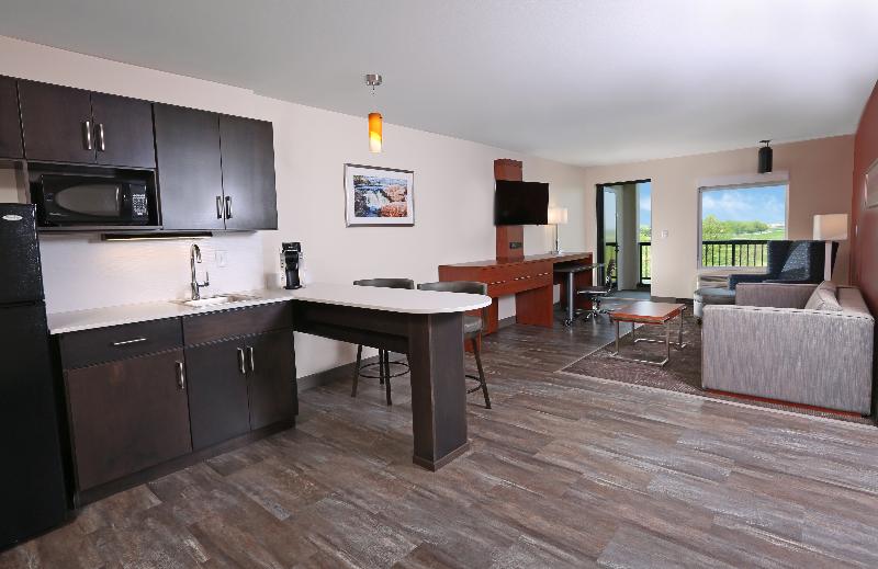 Люкс Повышенной Комфортности, Holiday Inn & Suites Sioux Falls   Airport, An Ihg
