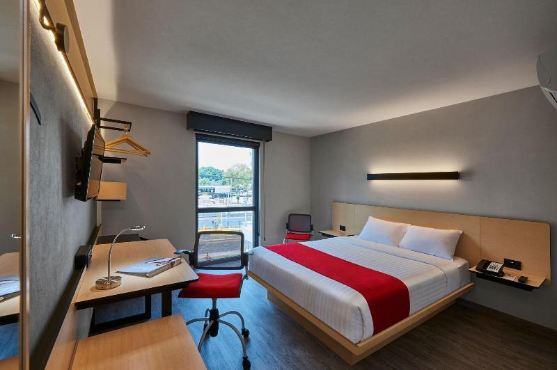 장애인을 위한 스위트, Holiday Inn Express & Suites Gainesville   Lake Lanier Area, An Ihg