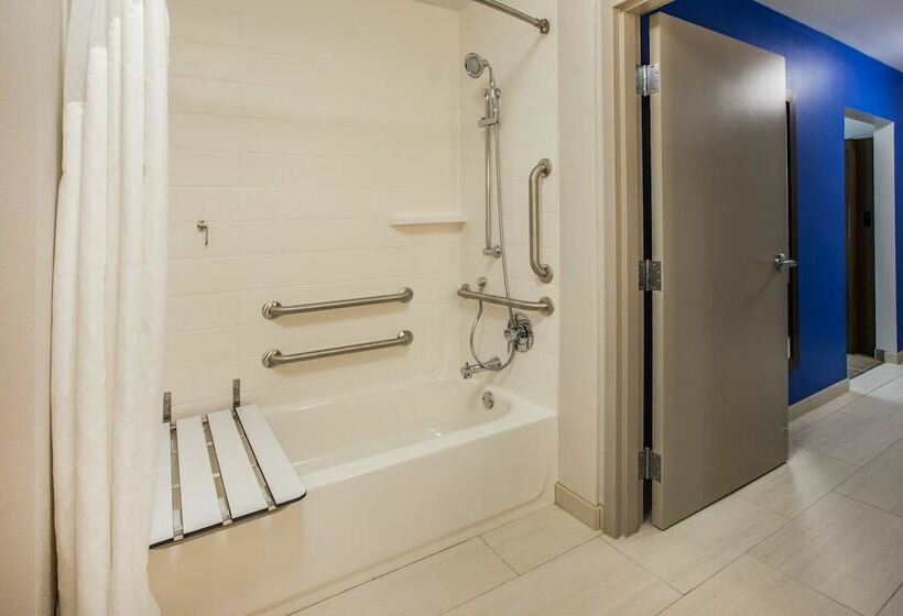 장애인을 위한 스위트, Holiday Inn Express & Suites Redding, An Ihg
