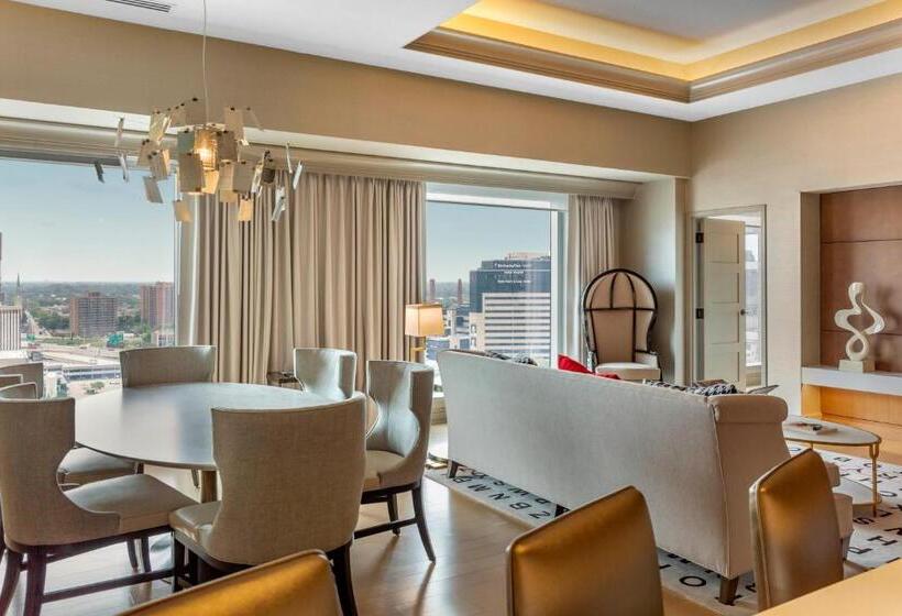 سوئیت با تخت بزرگ, Omni Louisville