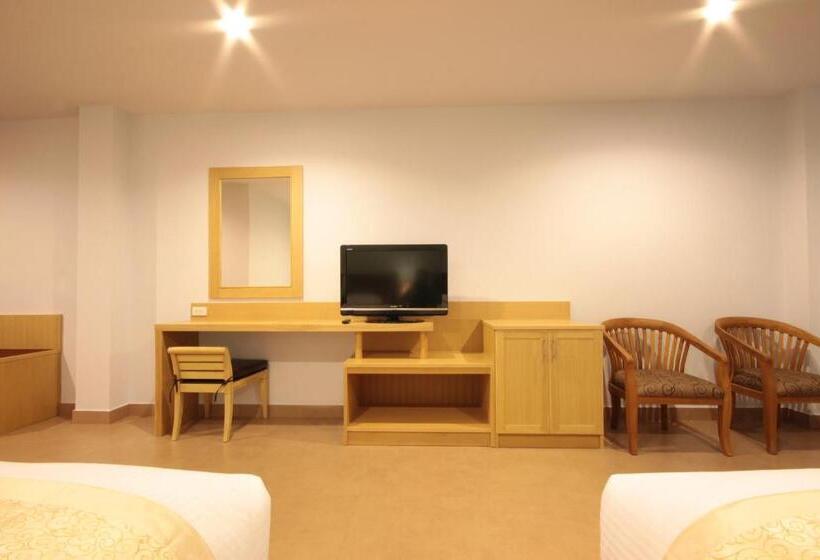 اتاق لوکس با چشم‌انداز استخر, Paragon Suites Resort