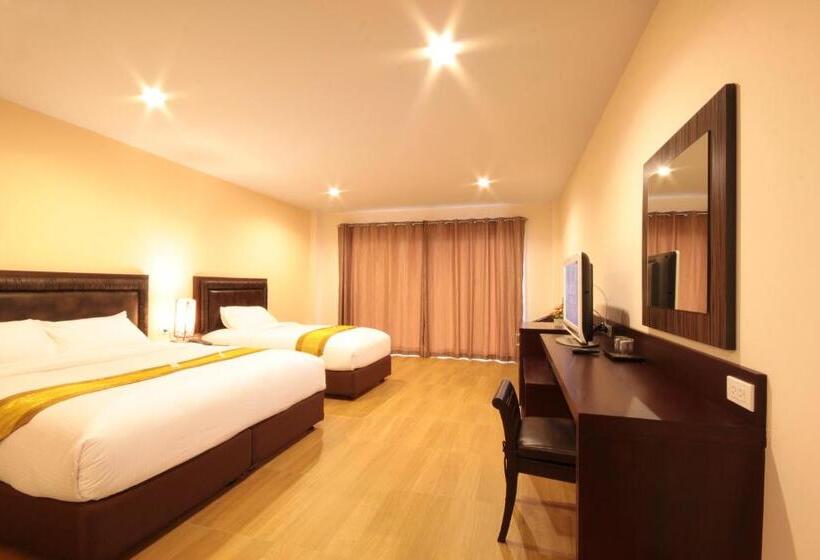 اتاق لوکس سه تخته, Paragon Suites Resort