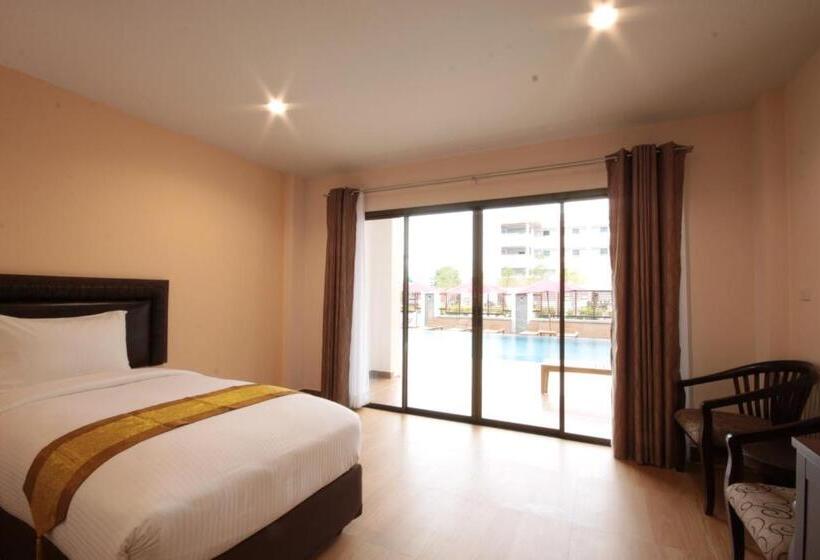 اتاق استاندارد سه تخته با چشم‌انداز استخر, Paragon Suites Resort