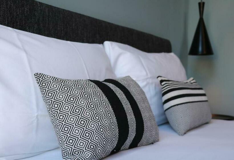 Quarto Deluxe, Quentin Zoo