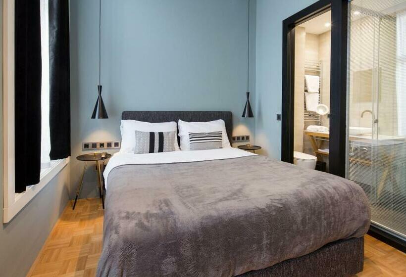 Quarto Deluxe, Quentin Zoo