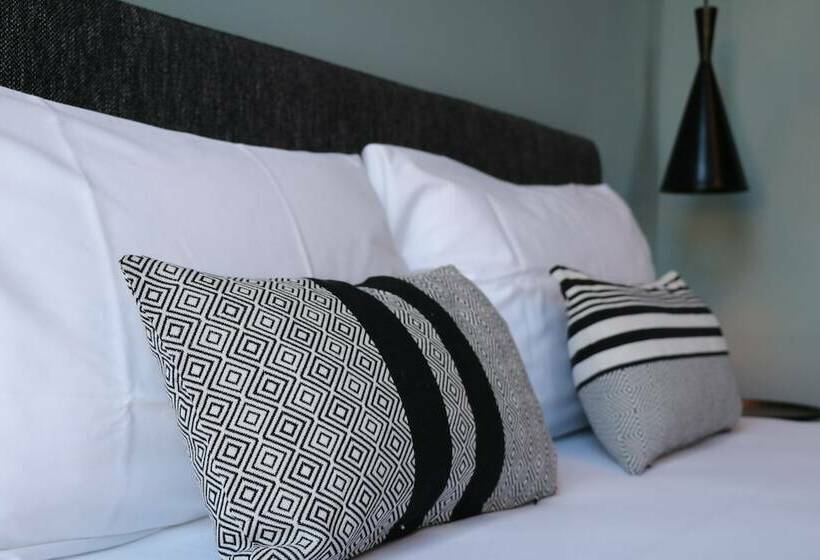 Quarto Deluxe, Quentin Zoo