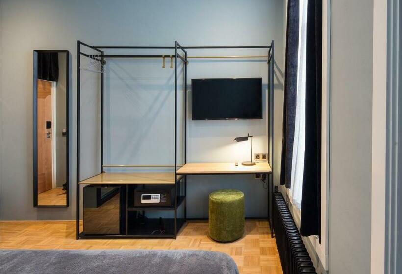 Quarto Estandar, Quentin Zoo