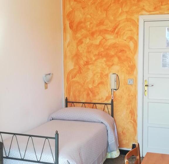 غرفة قياسية فردية مطلة علي البحر, Albergo Calcagno