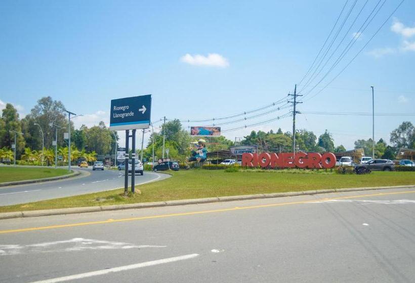 스탠다드 트리플 룸, Llanogrande Airport