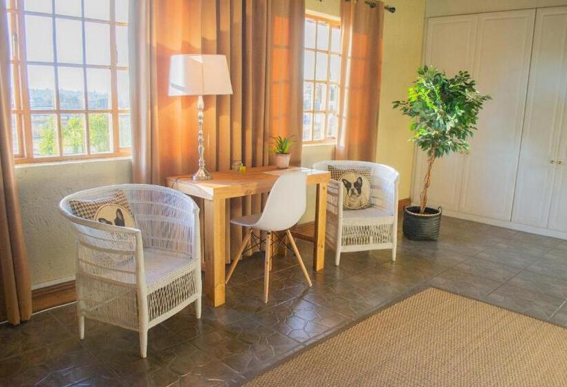 디럭스 패밀리 룸, Safari Club Guest Lodge Or Tambo International Airport