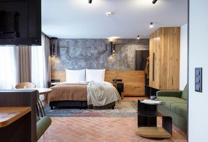 استودیوی استاندارد, Nomadic Urban Premium Suites