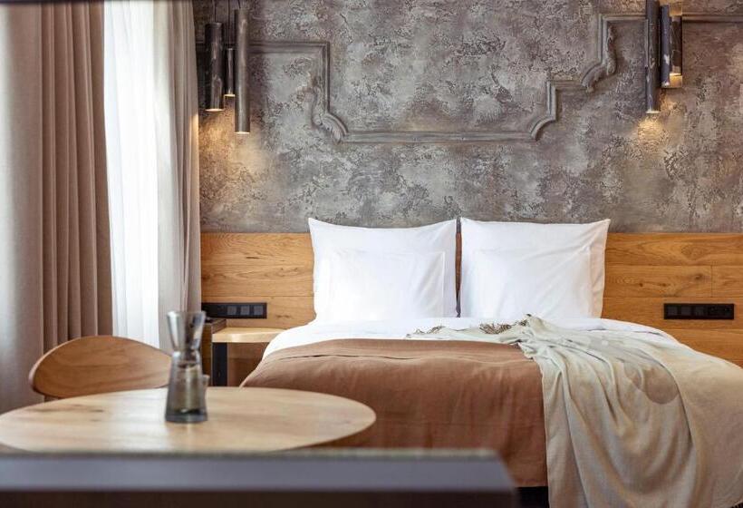 استودیوی استاندارد, Nomadic Urban Premium Suites