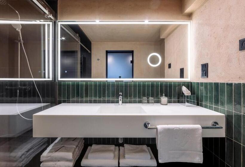 استودیو استاندارد با بالکن, Nomadic Urban Premium Suites