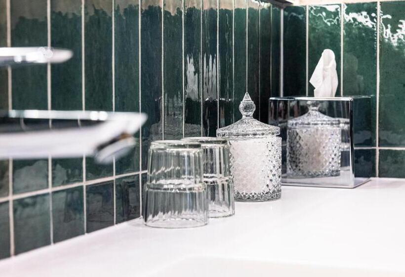 استودیو استاندارد با بالکن, Nomadic Urban Premium Suites