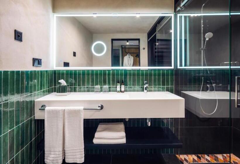استودیو استاندارد با بالکن, Nomadic Urban Premium Suites