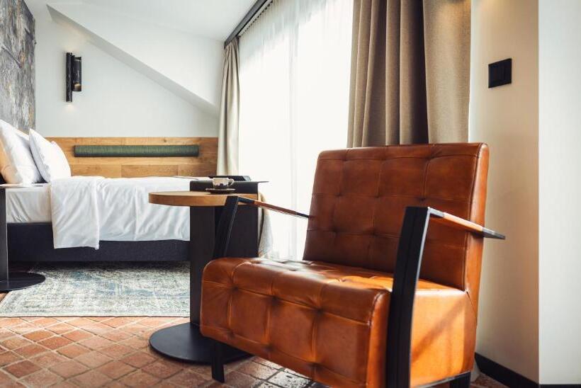 استودیو استاندارد با بالکن, Nomadic Urban Premium Suites