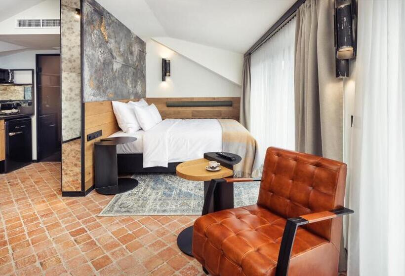 استودیو استاندارد با بالکن, Nomadic Urban Premium Suites