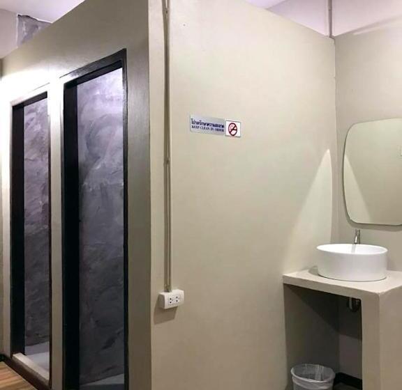 Номер Стандарт Индивидуальный Совместная Ванная, Chato Hostel