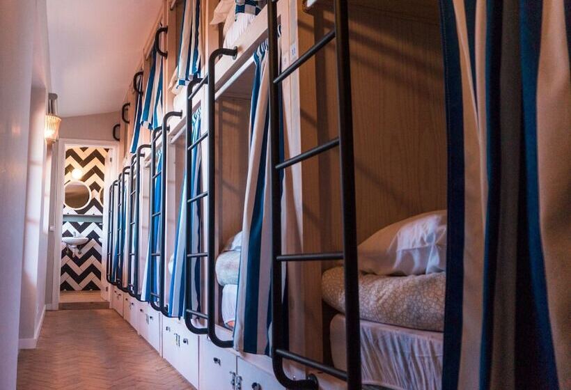 تختخواب در اتاق سوپریور مشترک, Nice Way Cascais Hostel & Surf Camp