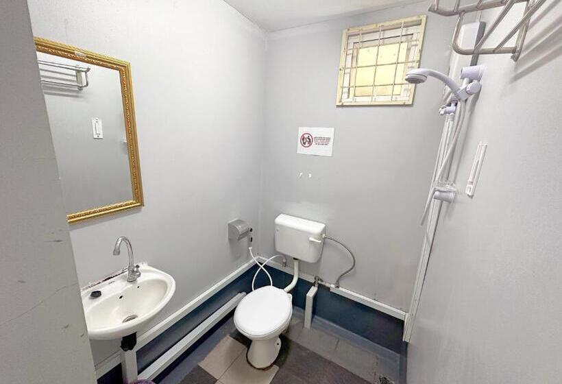 Quarto Estandar, Borneo Inn
