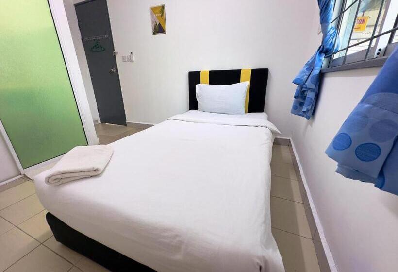 Quarto Estandar Individual, Borneo Inn