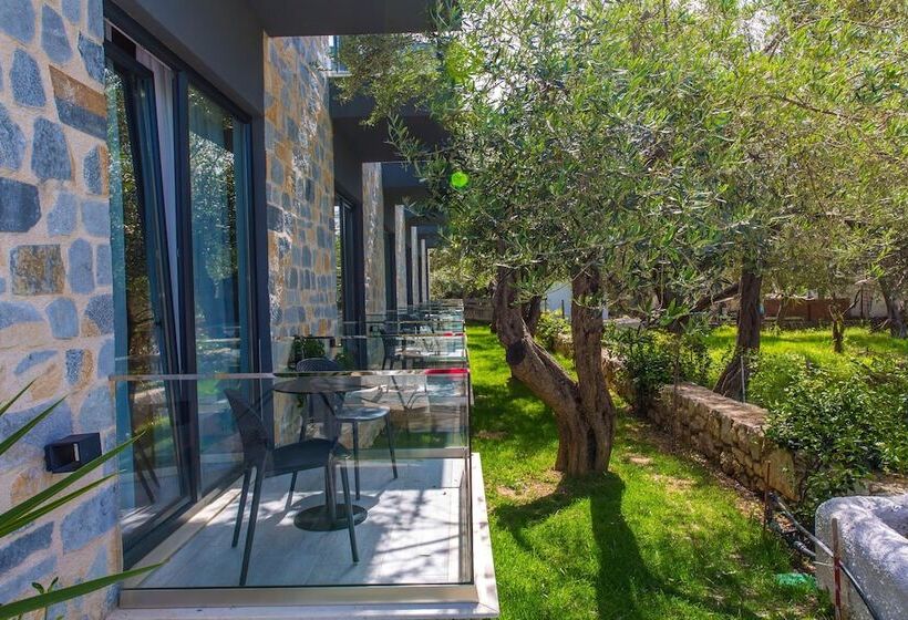 Deluxe Room View Sea with Balcony, Hildon Eco